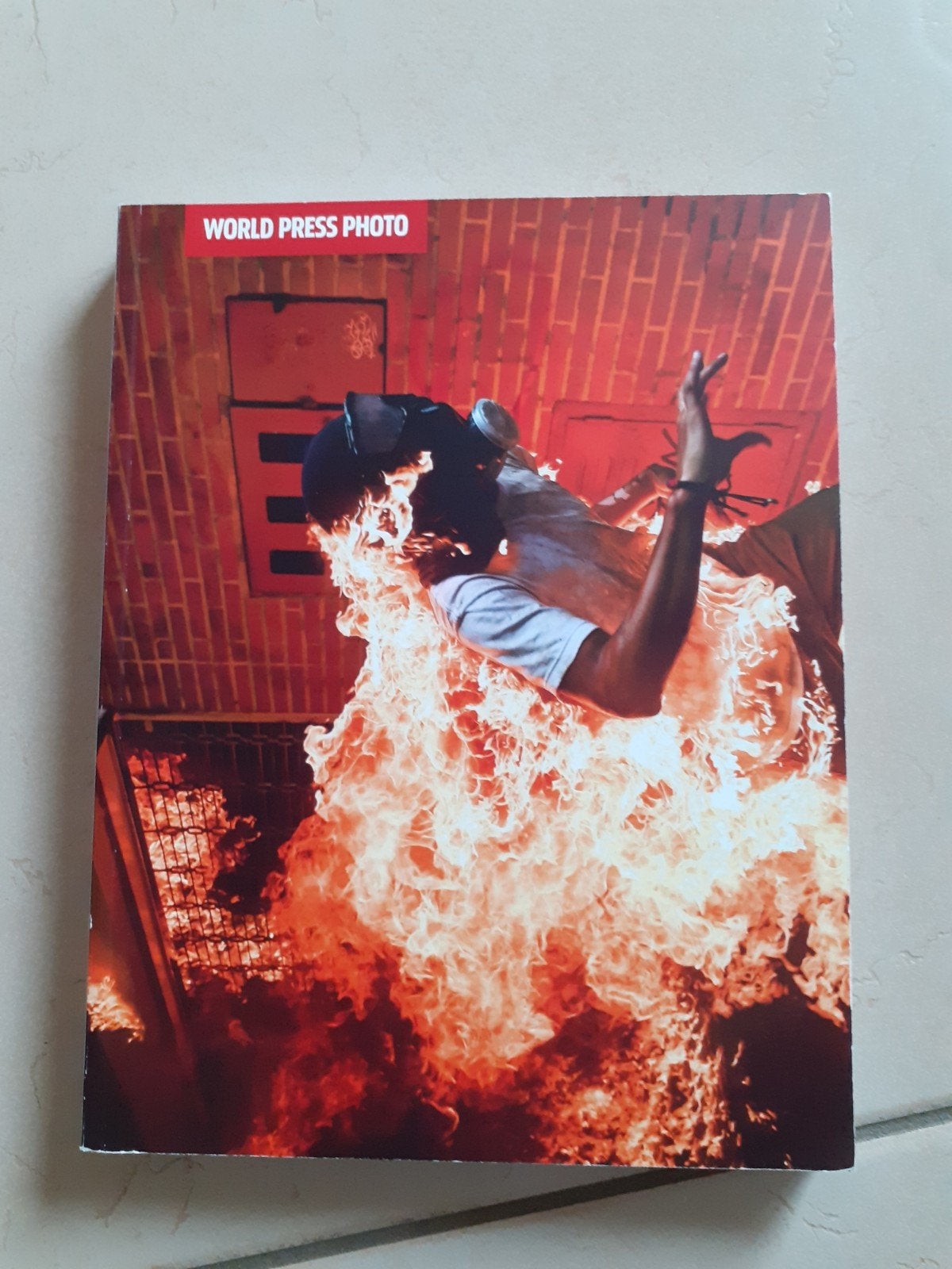 livre photos world press photo, Livres, Enlèvement, Comme neuf, Photographie général