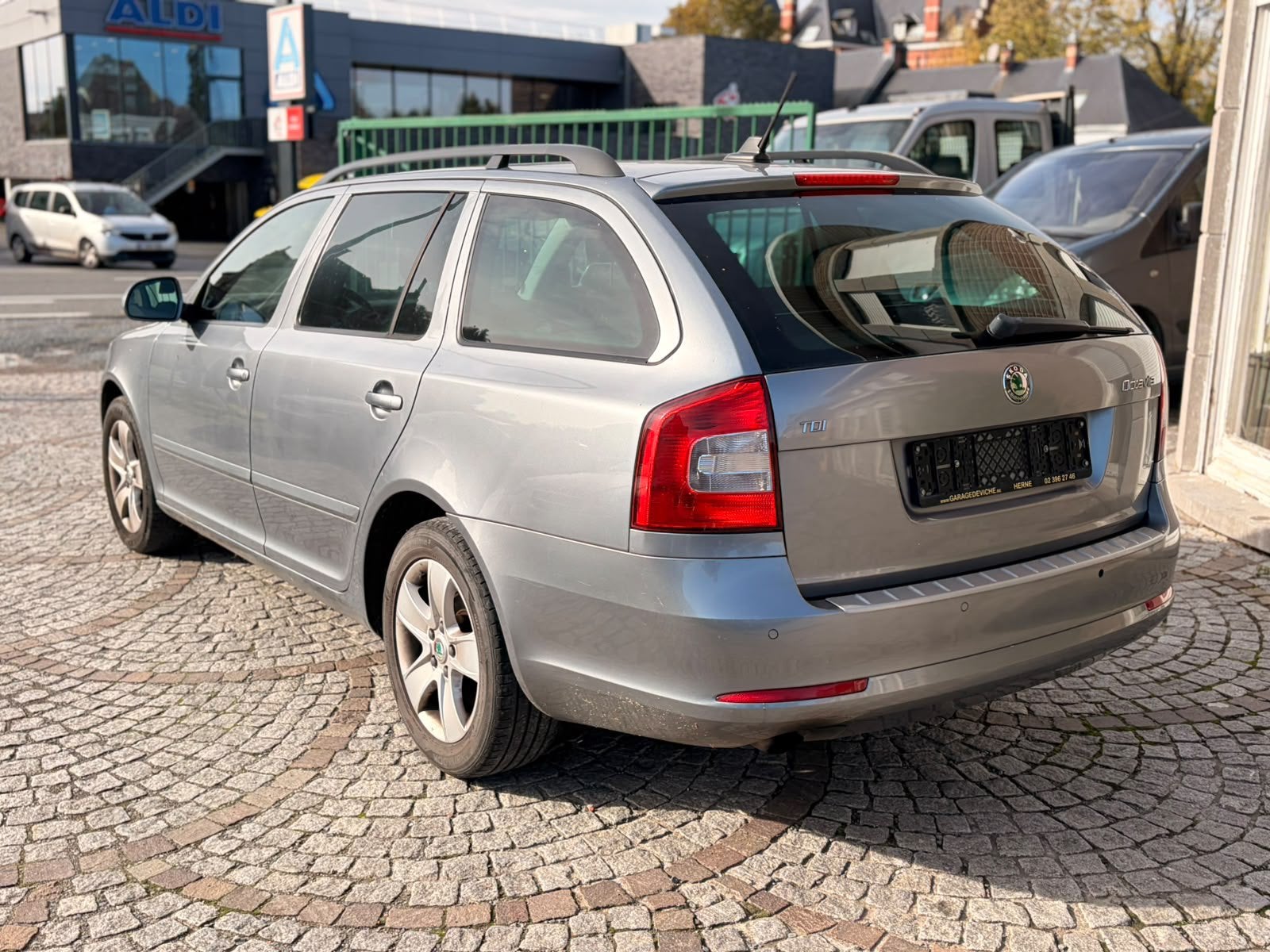 Skoda Octavia 1.6 diesel, Autos, Euro 5, Entreprise, https://public.car-pass.be/vhr/3ad758a4-e080-4c91-ada9-07fa340af974, 4 cylindres