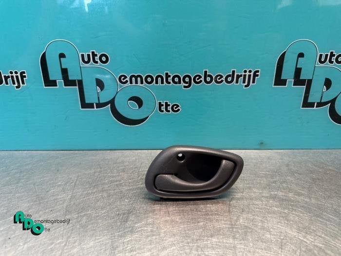 Poignée portière 4portes avant gauche d'un Suzuki Ignis (I, -, 3 mois de garantie, Utilisé, -