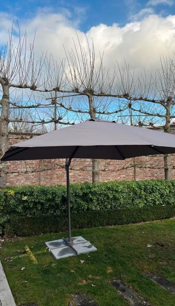 Azur Furniture parasol met voet - 300x300, Tuin en Terras, Ophalen