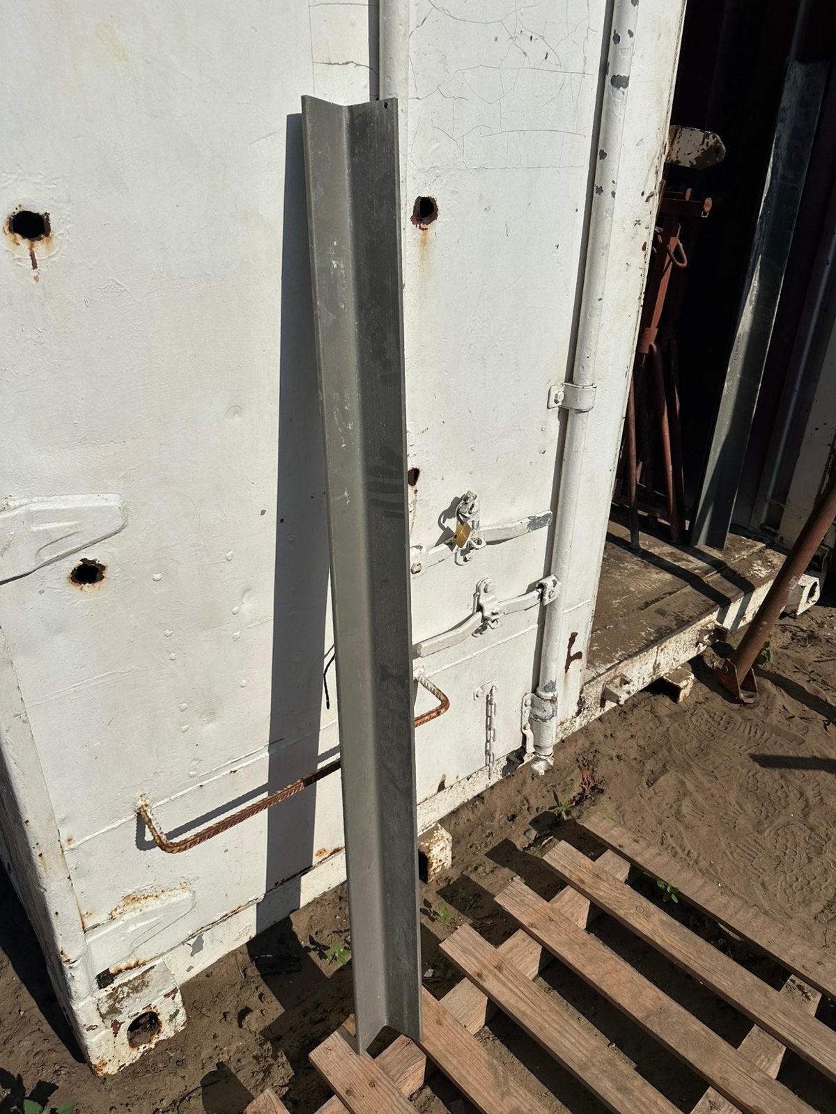 3 Stalen L-ijzers 1400 mm 80x80x8, Doe-het-zelf en Bouw, Ophalen, Zo goed als nieuw