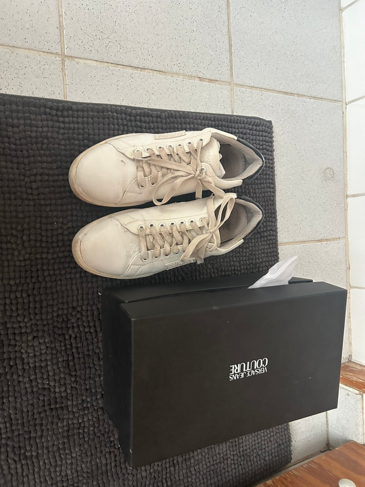 chaussures Versace Jeans couture taille 45, Vêtements | Hommes, Enlèvement ou Envoi, Porté, Blanc, Baskets