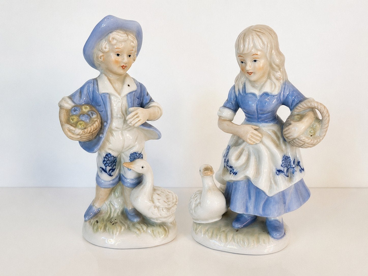 Set van 2 vintage porseleinen beeldjes – jongen & meisje, Antiek en Kunst, Ophalen of Verzenden