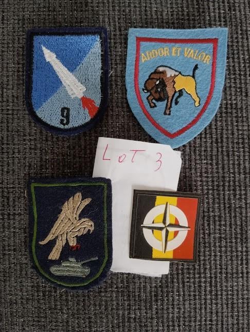 Lot de 4 ecussons F.Aé., Collections, Enlèvement ou Envoi, Armée de l'air, Emblème ou Badge