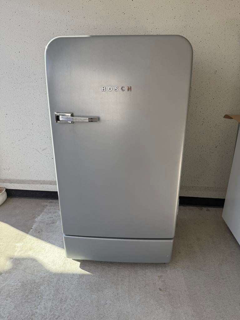Retro Bosch koelkast – Classic Edition, Elektronische apparatuur, Koelkasten en IJskasten, Zo goed als nieuw, Met vriesvak, Ophalen