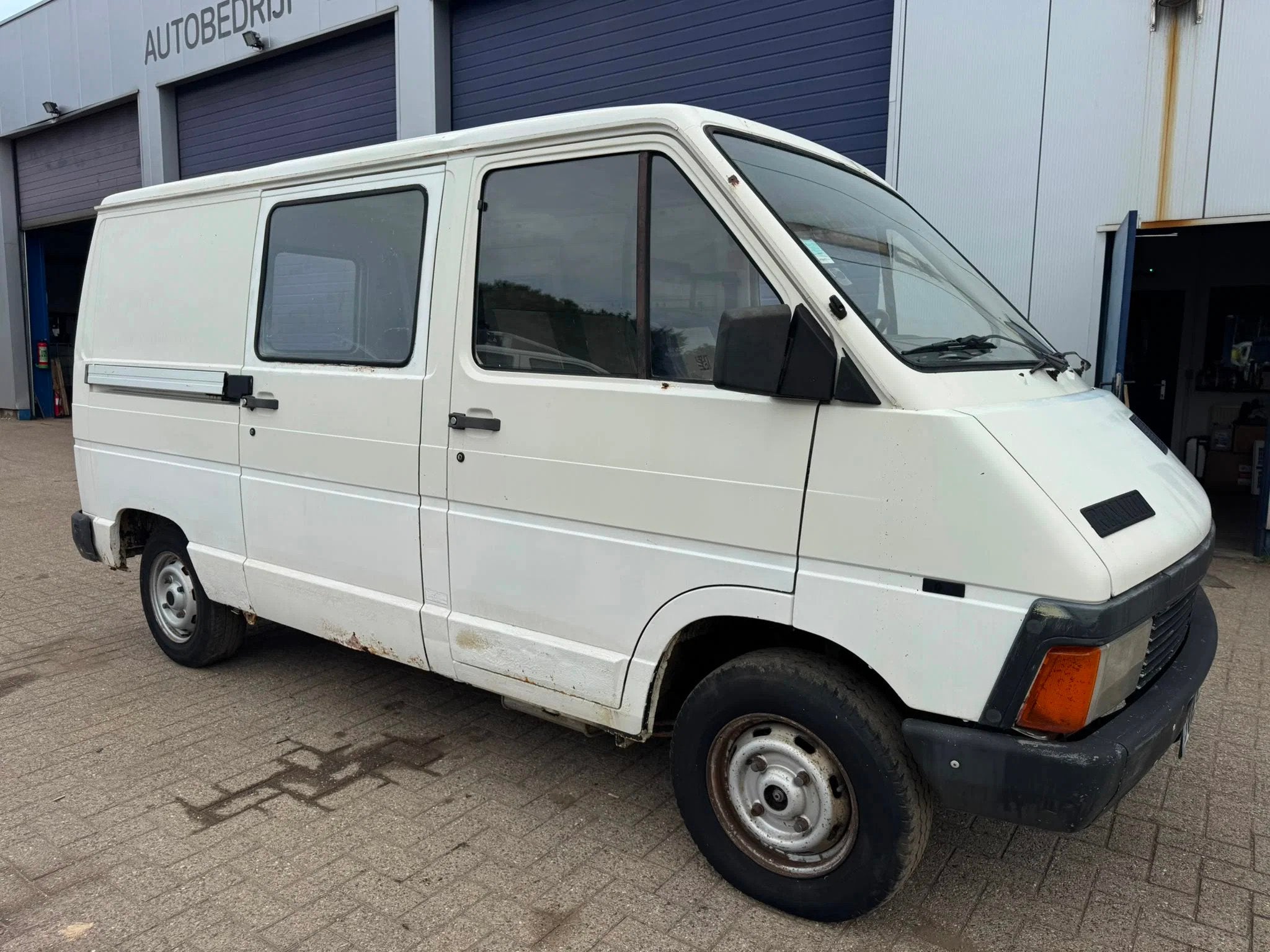 Renault Trafic *PETROL-ESSENCE-BENZINE* (bj 1985), Gebruikt, Renault, Wit, Bedrijf