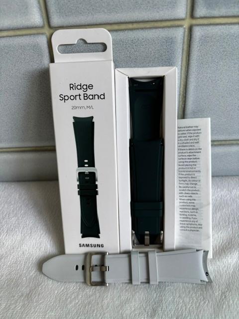 Samsung Ridge Sport Band zwarte armband, nieuw + 1 armband, Handtassen en Accessoires, Armbanden, Ophalen, Nieuw, Zwart, Kunststof of Plastic