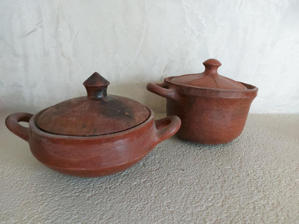 2 Congolese stoofpotjes in terracotta, Verzenden