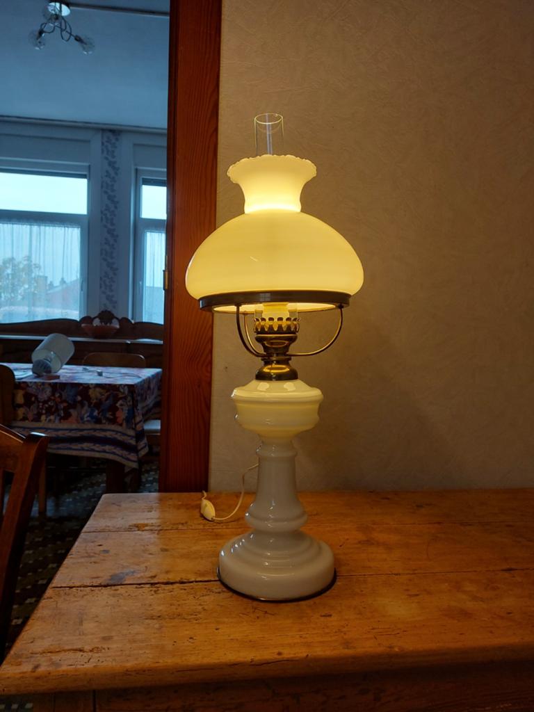 Ancienne lampe sur pied, Enlèvement