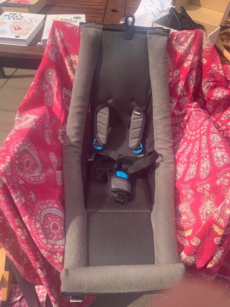 Thule Infant Sling: hangmatje voor baby in de fietskar, Enlèvement, Comme neuf
