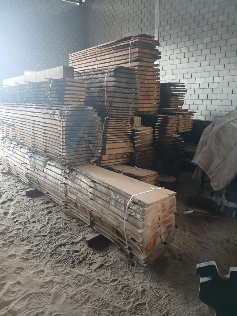Op bool Gezaagde inlandse eiken stammen ook per plank, Doe-het-zelf en Bouw, Hout en Planken, Ophalen, Eiken, Plank