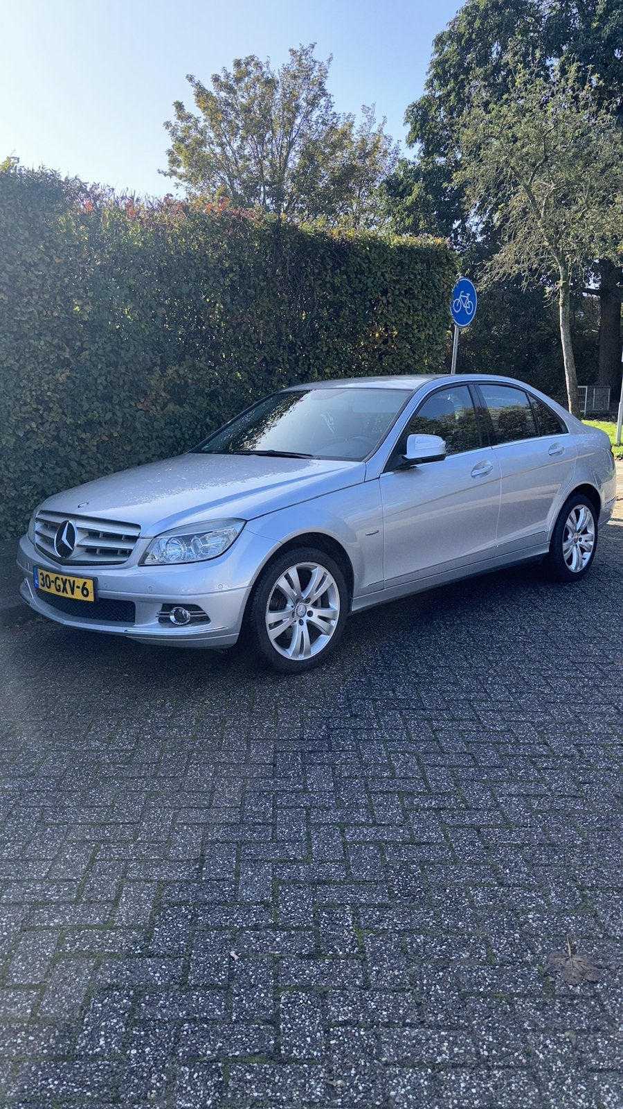 Mercedes benz goed onderhouden uit 2008 (nl kenteken), Auto's, Dealer onderhouden, Achterwielaandrijving, 1800 kg, Zwart