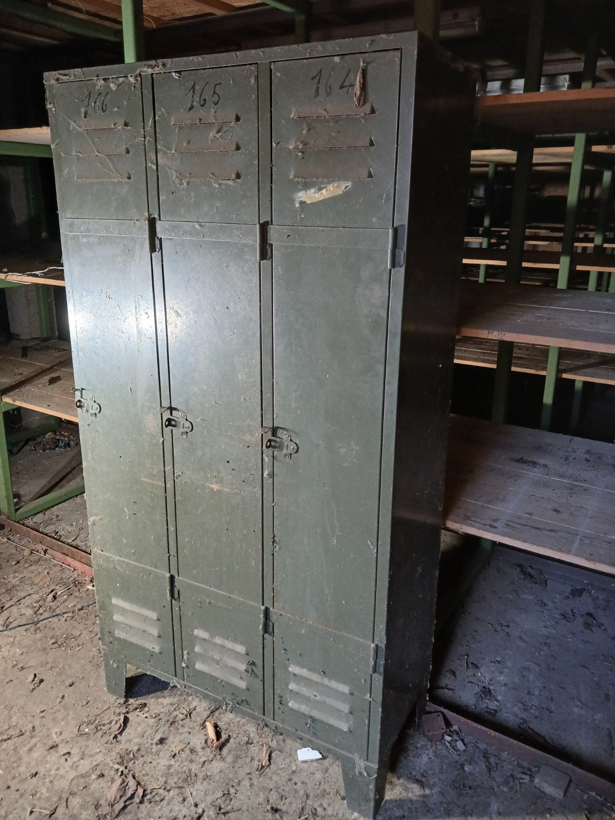 metalen kast met 3 lockers, Ophalen, Gebruikt