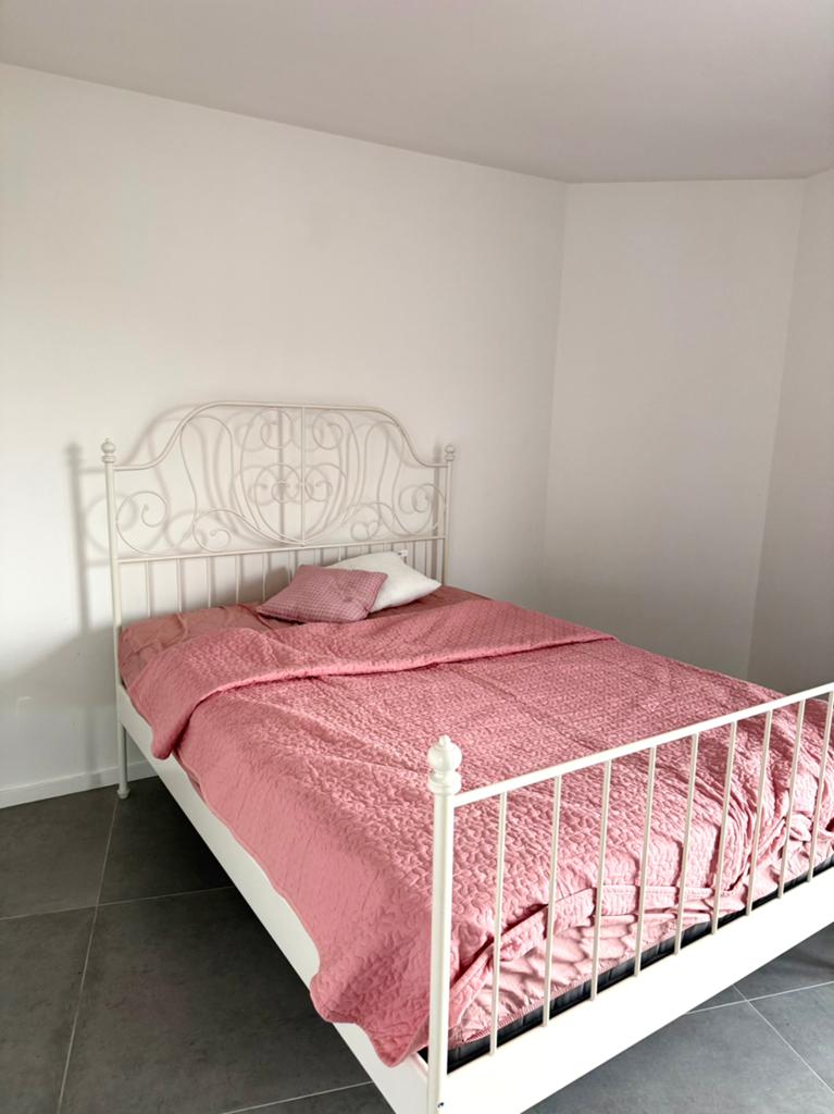Cadre de lit double en métal avec sommier à lattes 1m40 x 2m, Romantisch landelijk vintage scandinavisch cottage core, Enlèvement