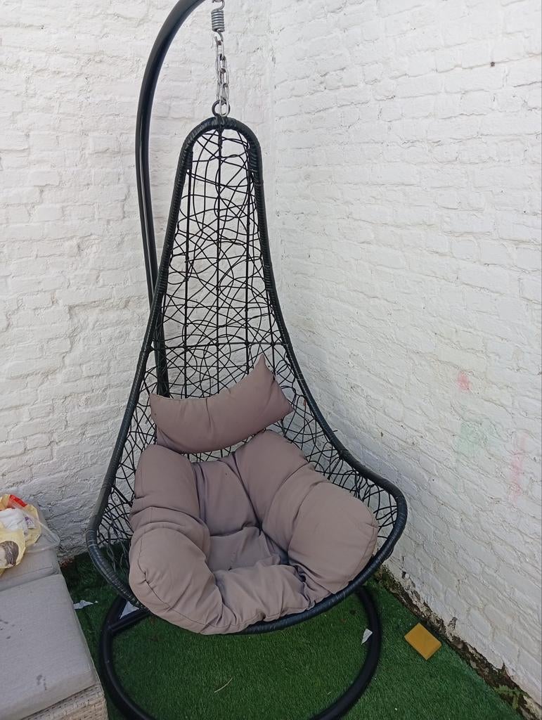 Hangstoel voor in de tuin, Ophalen