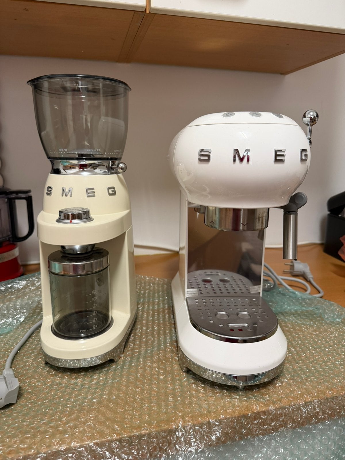 Lot de moulin à café et machine expresso SMEG, Electroménager, Enlèvement, Comme neuf, Autres marques, Moulin à café