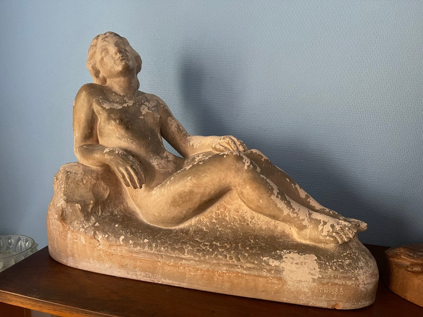 Sculptuur Vrouw liggend op een rots, Ophalen, 50 - 100 cm, Vrouw