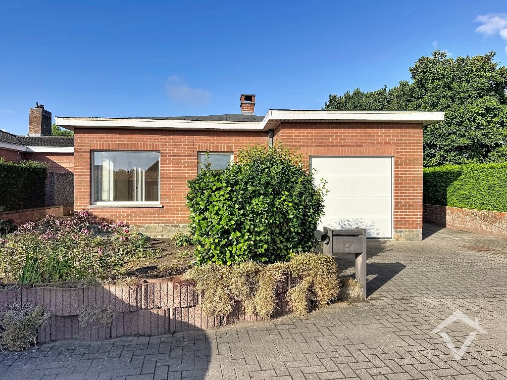 Woning met 3 slaapkamers en garage te Koekelare, Immo, Huizen en Appartementen te koop, 500 tot 1000 m², Vrijstaande woning, 3 kamers