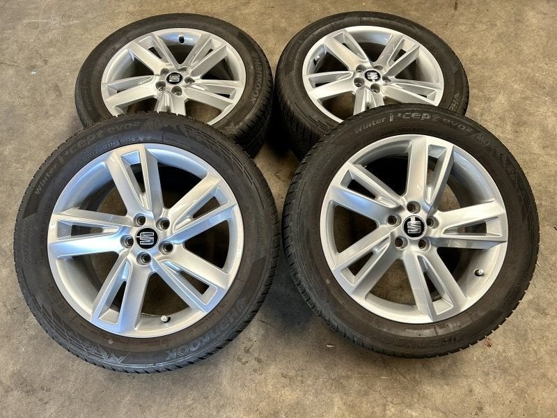 17 inch originele velgen + winterbanden Seat Arona 6F9601025, Autos : Pièces & Accessoires, Pneus et Jantes, Pneus hiver, -, 205 mm