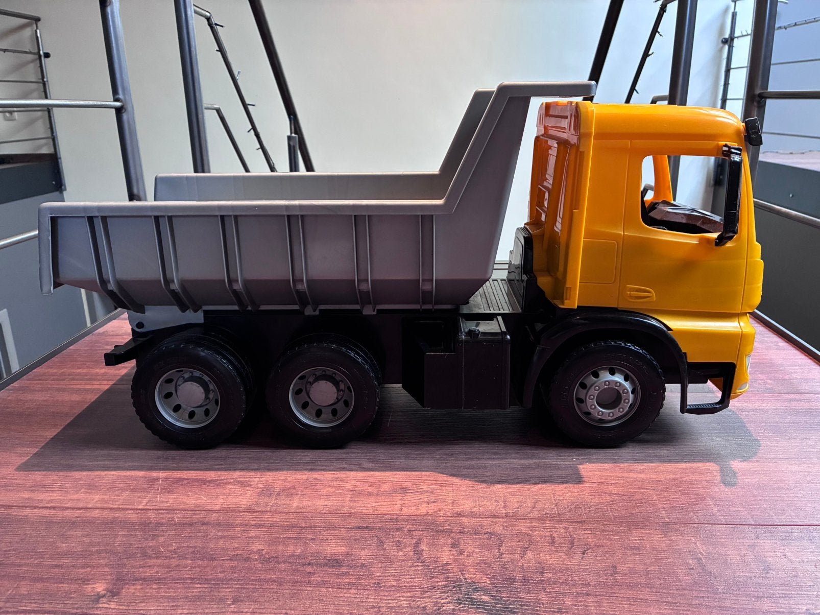 Grand Camion Benne Mercedes Simm Spielwaren - 63 cm, Enlèvement, Comme neuf
