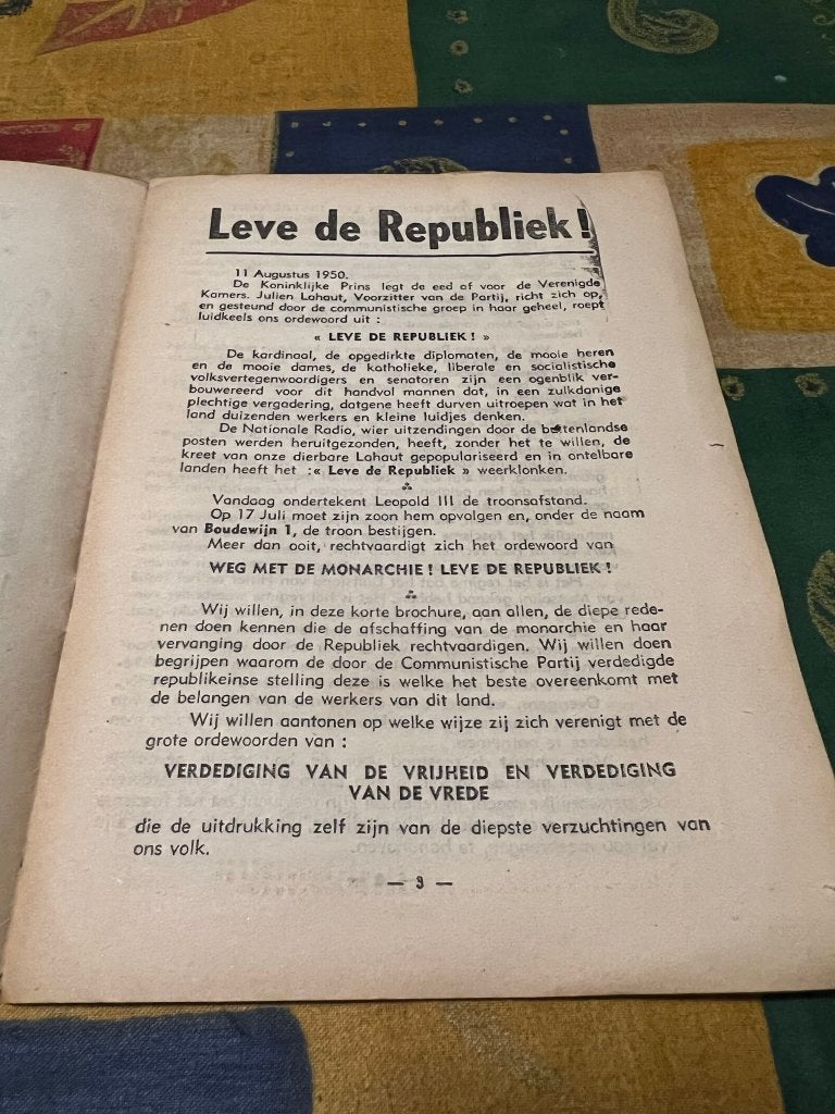 Historisch document voor de republiek in Belgie, Boeken, Ophalen of Verzenden, Gelezen, Politiek en Staatkunde