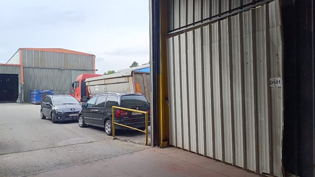 BOX DE 60 m² À LOUER –, Charleroi