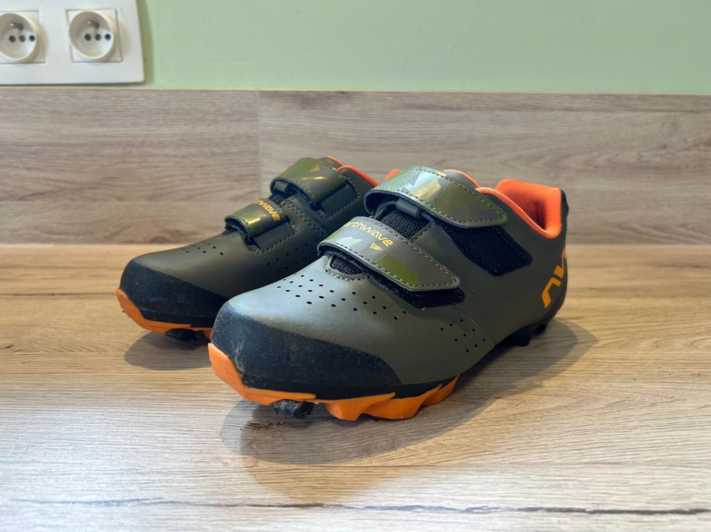 Chaussures vélo taille 35, Sport en Fitness, Wielrennen, Ophalen of Verzenden, Zo goed als nieuw, Schoenen
