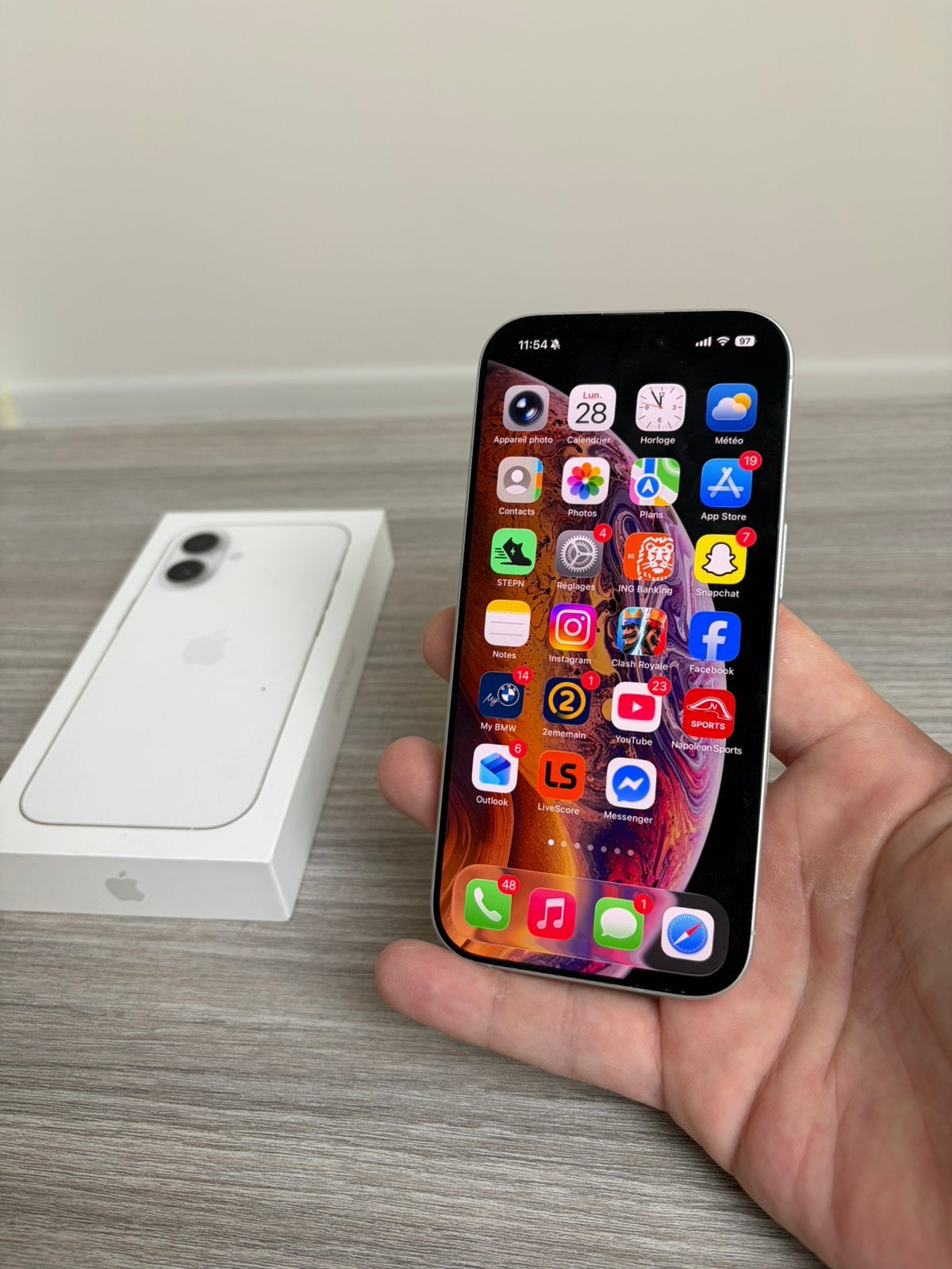 iPhone 17 état comme NEUF boîte facture,verre.. (echange), Télécoms, Enlèvement ou Envoi, Comme neuf, Argent