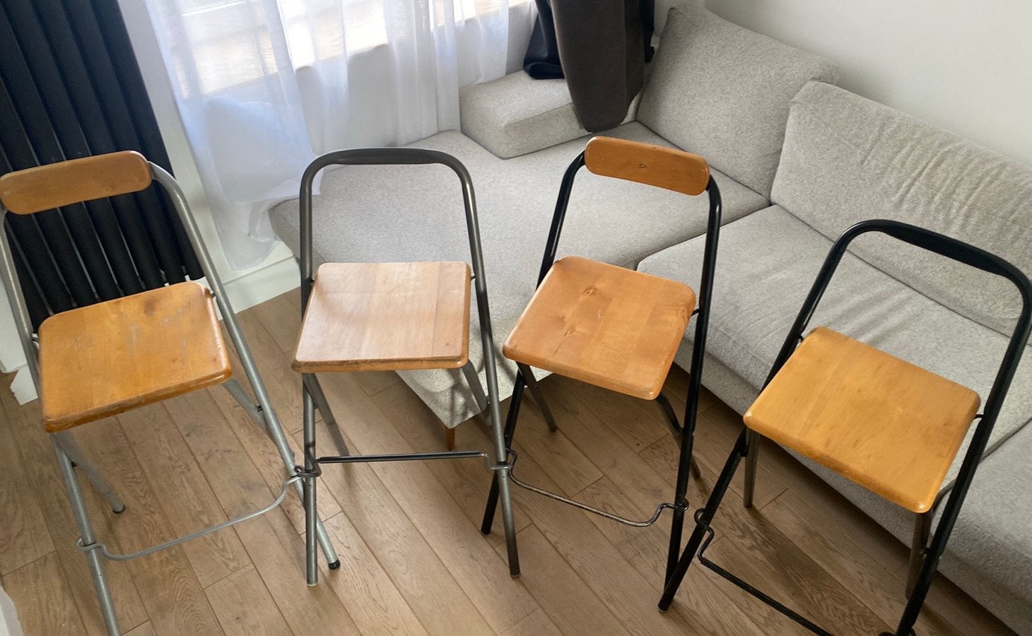 4 chaises hautes / tabourets de bar pliants 9€ pièce, Avec repose-pieds, 4 tabourets, Enlèvement, Bois