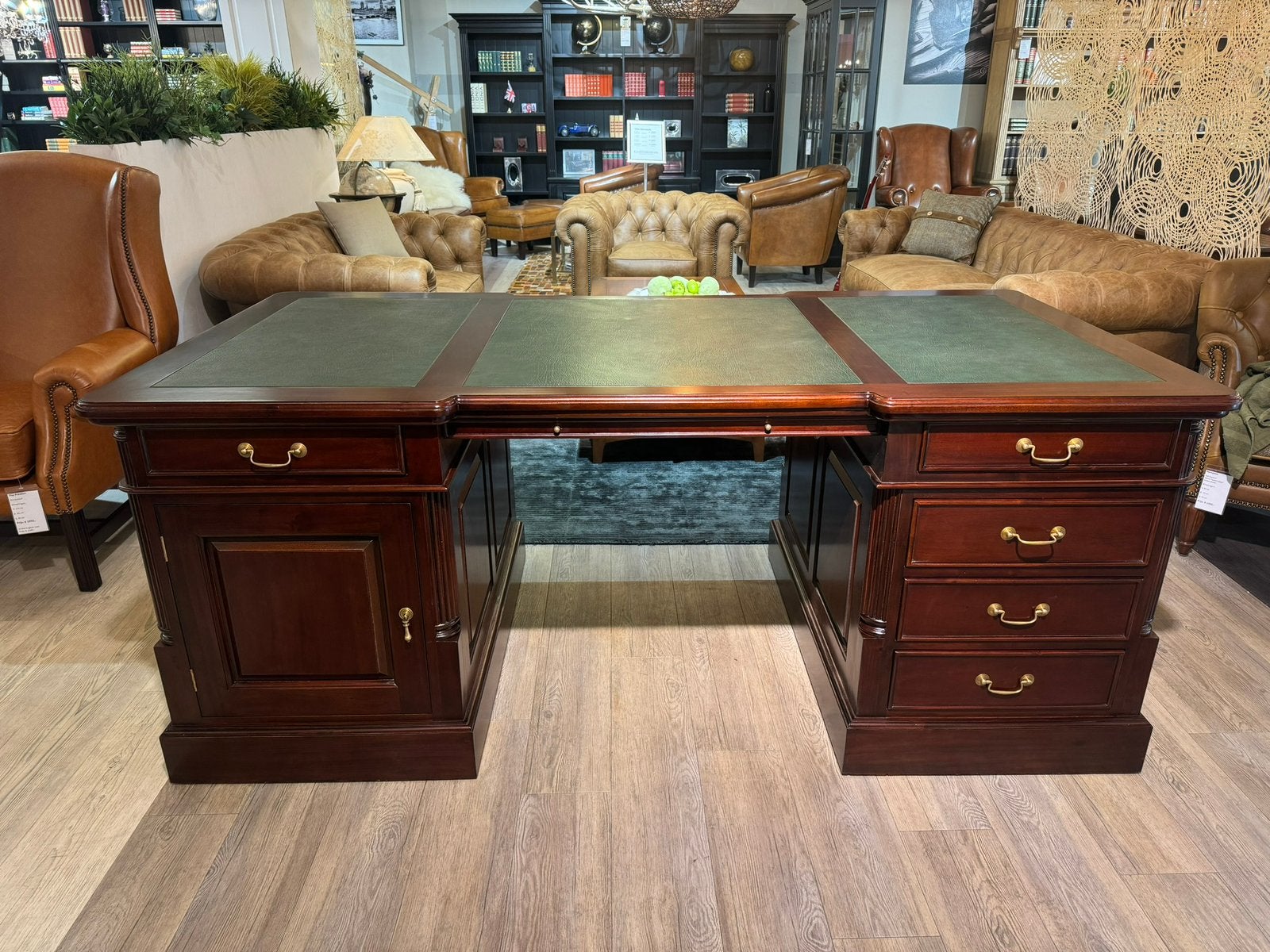 KLASSIEK XXL ENGELSE CHESTERFIELD BUREAU MAHONIEHOUT 200 CM, Huis en Inrichting, Bureaus, Klassiek, Ophalen of Verzenden, Nieuw