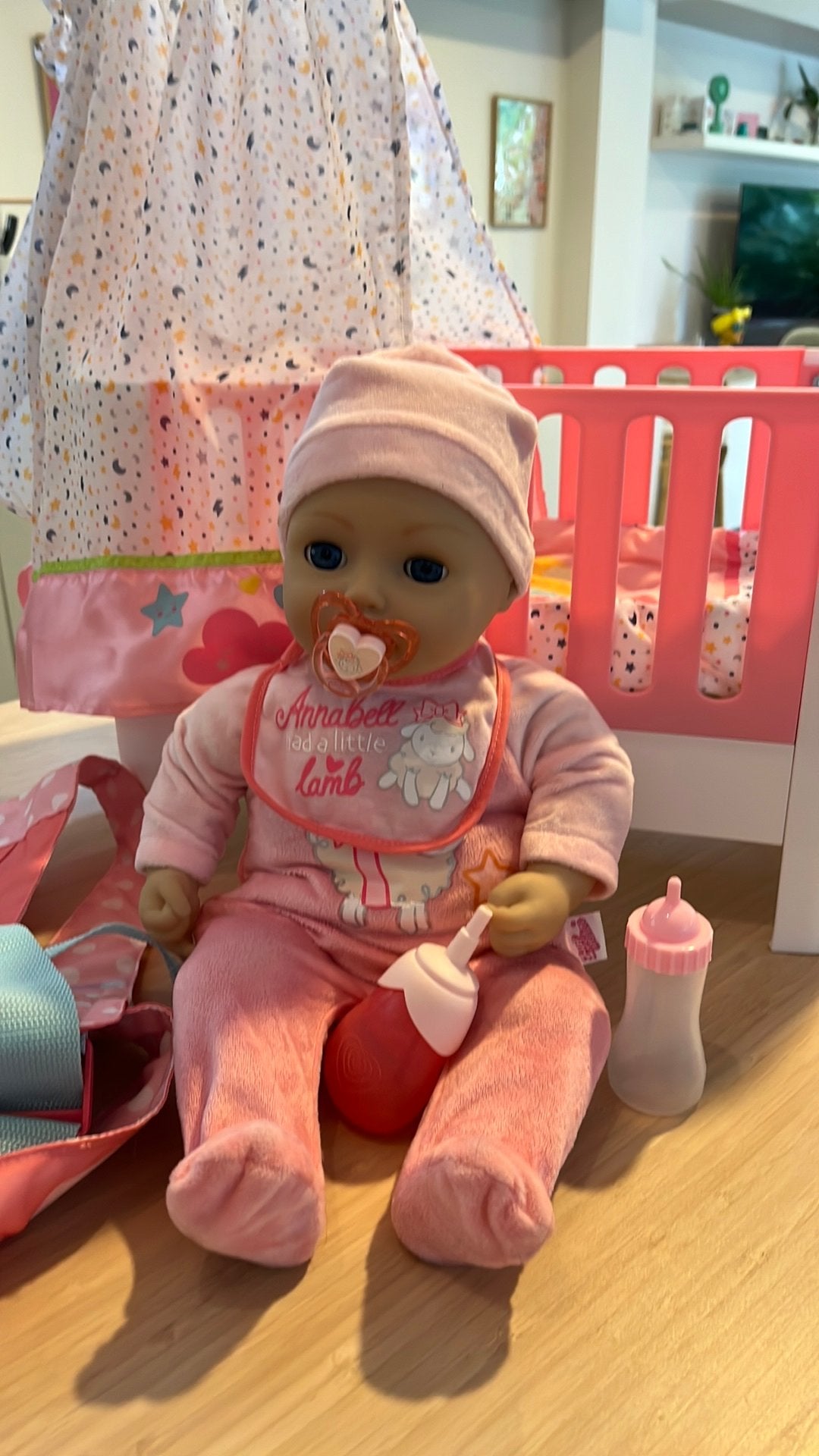 Baby Annabel met draagzak en magisch bed met geluiden, Kinderen en Baby's, Ophalen, Gebruikt
