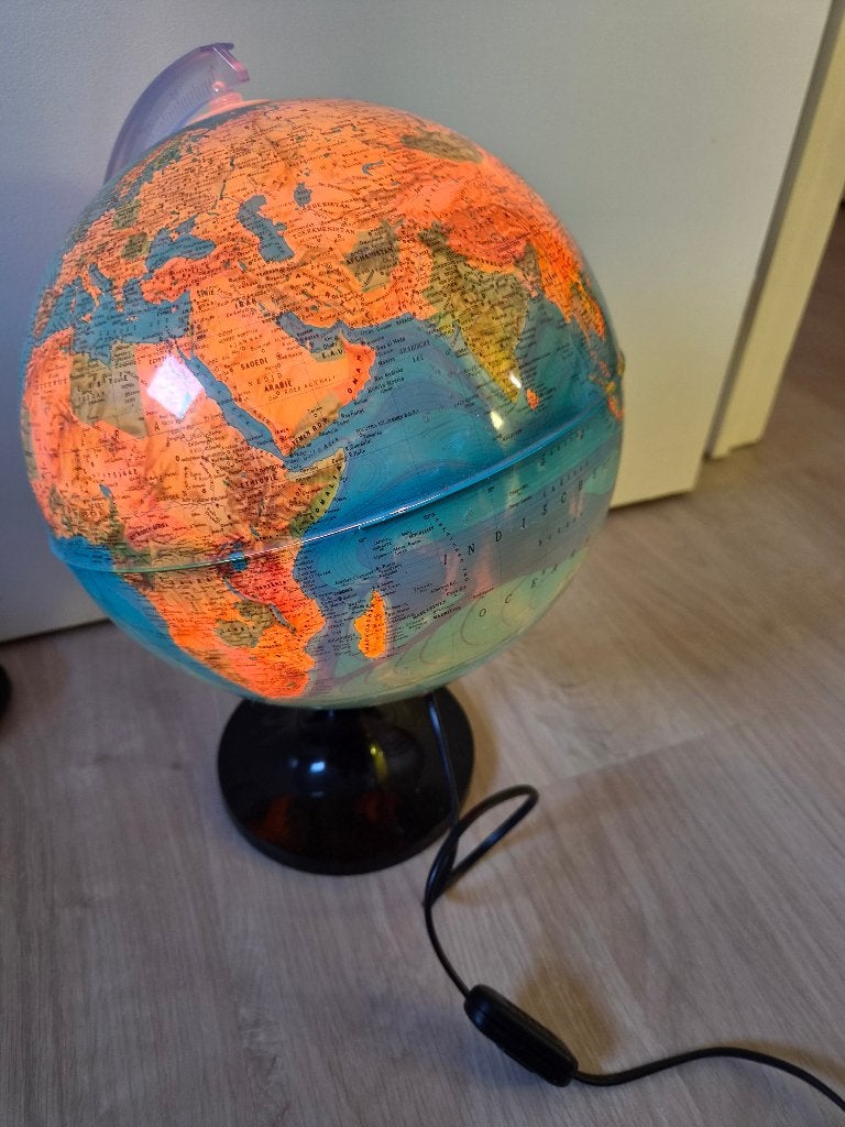 Wereldbol met verlichting, Ophalen, Verlicht, Zo goed als nieuw