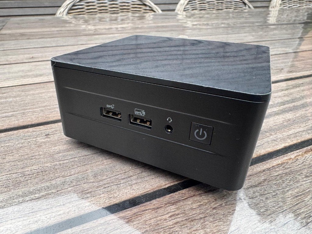 NUC computer + 27" Asus ZEN Screen + MK540, Computers en Software, Windows Laptops, Zo goed als nieuw, 17 inch of meer, SSD, 16 GB