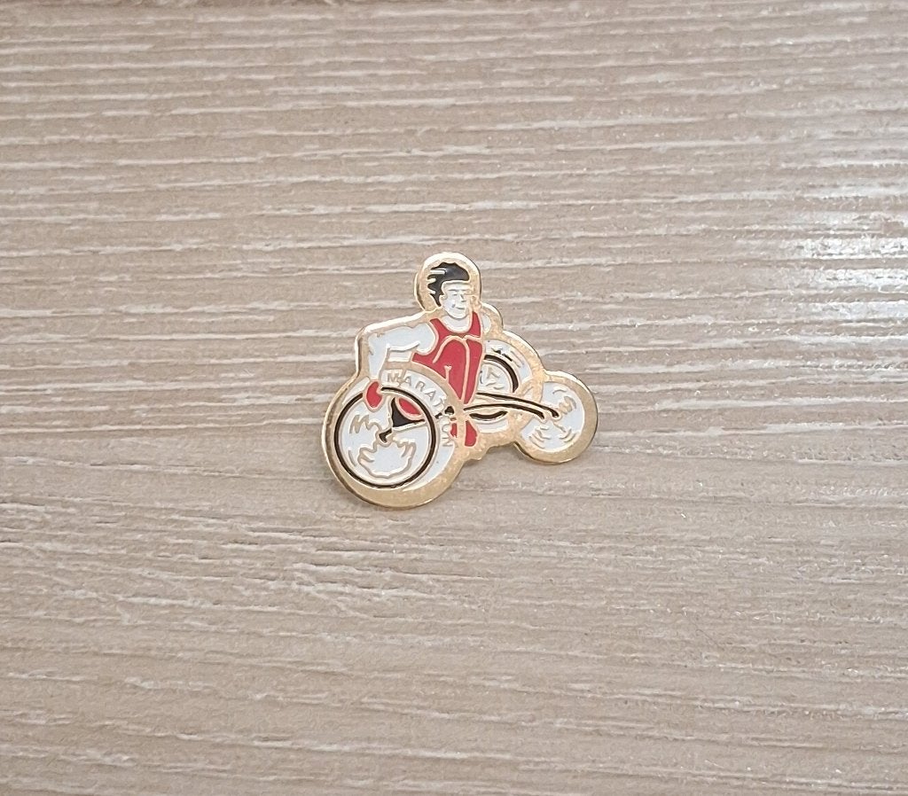 PIN - MARATHON - ROLSTOEL - FAUTEUIL ROULANT, Verzenden, Gebruikt, Sport, Speldje of Pin