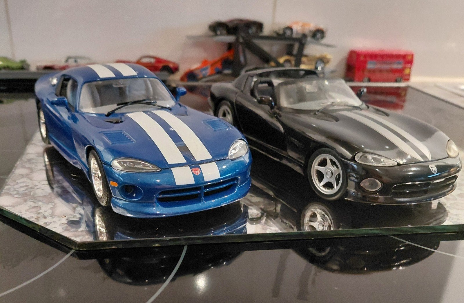 2x 1:24 Dodge Viper coupe en spider, Enlèvement ou Envoi, Burago