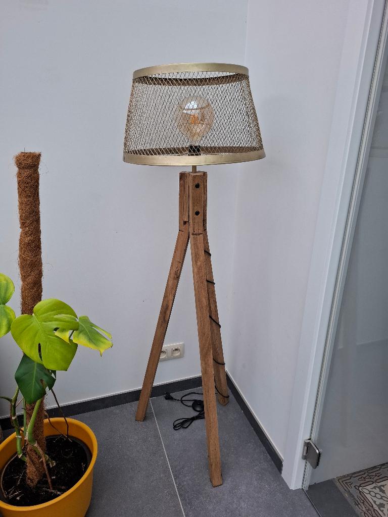 Lampe sur trépied bois/doré, Enlèvement, Neuf, Bois, 100 à 150 cm