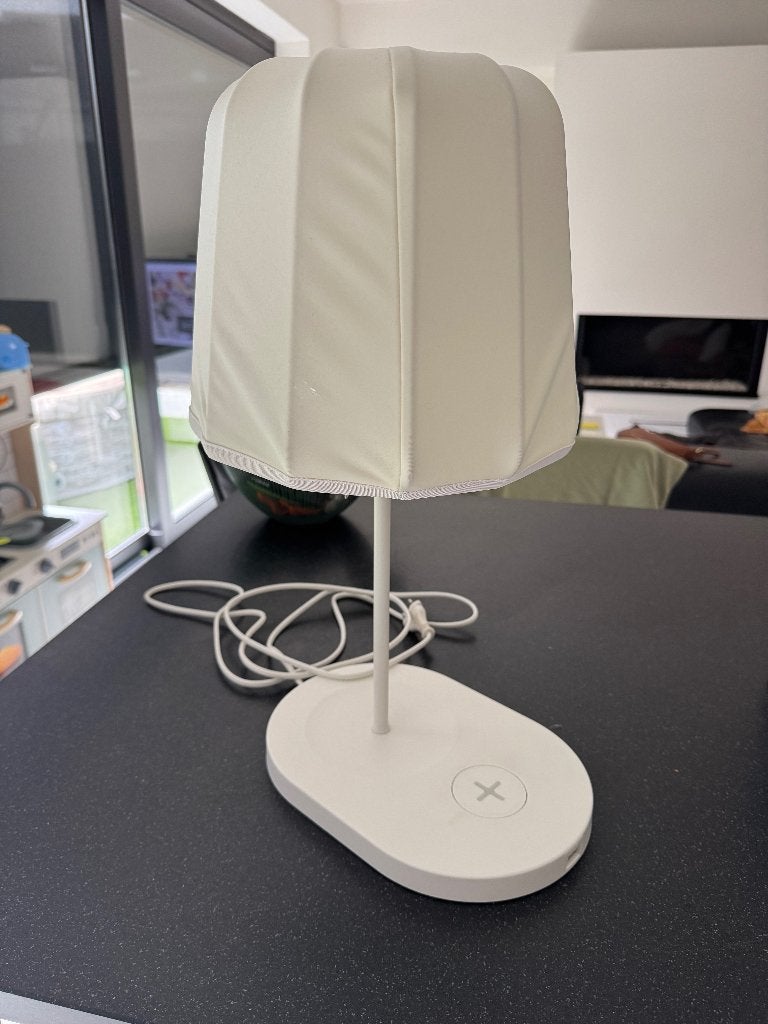 Ikea Varv tafellamp / nachtlamp met QI draadloos opladen, Met schakelaar, Wit, Zo goed als nieuw, IKEA