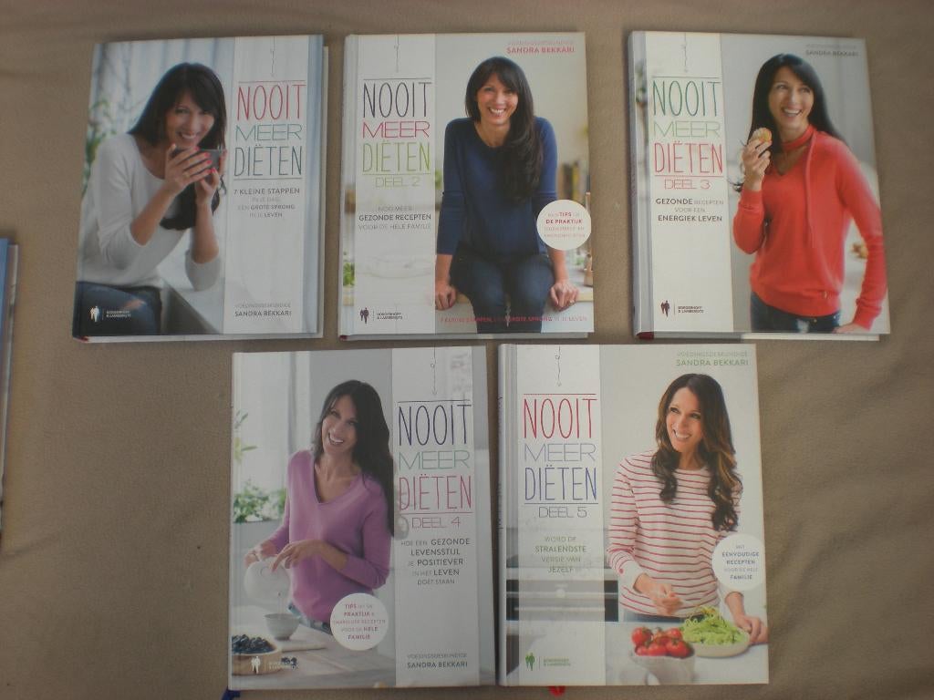 5 Sandra Bekkari  nooit meer dieten (5 stuks voor 25 €), Enlèvement