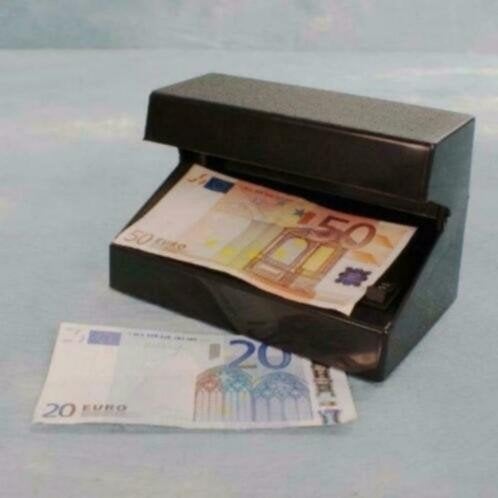 Mobile geld tester UV lamp werkt op 4 AA batterijen,, Ophalen of Verzenden