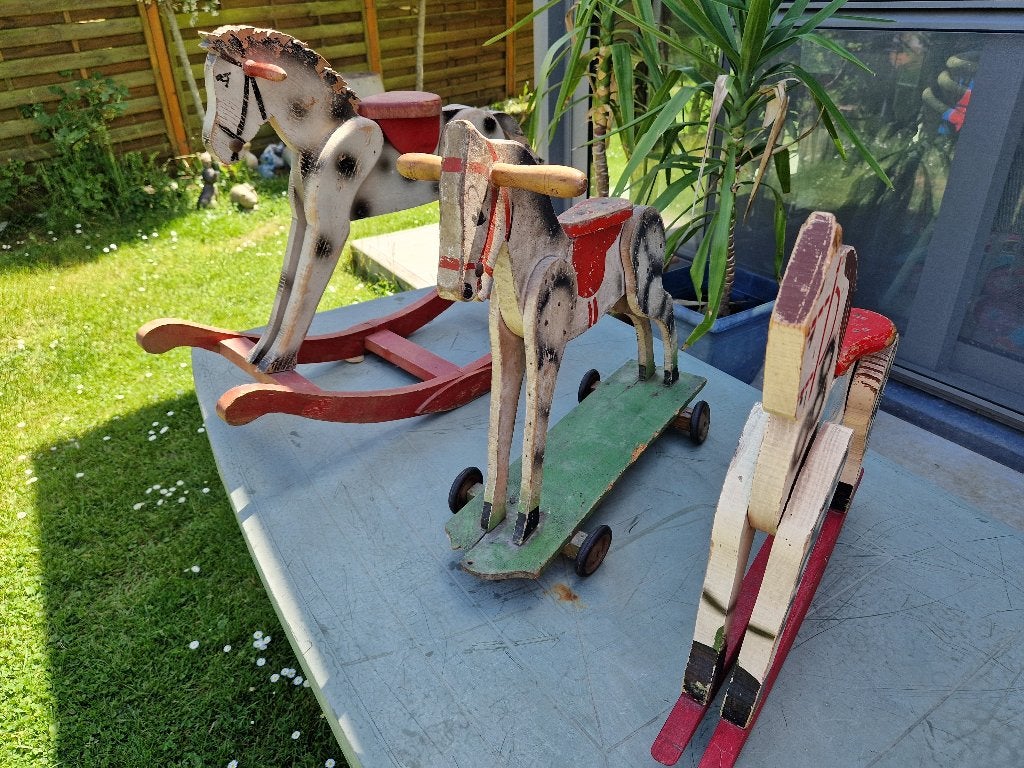 DRIE HOUTEN PAARDJES SPEELGOED VINTAGE DECO, Ophalen, Gebruikt