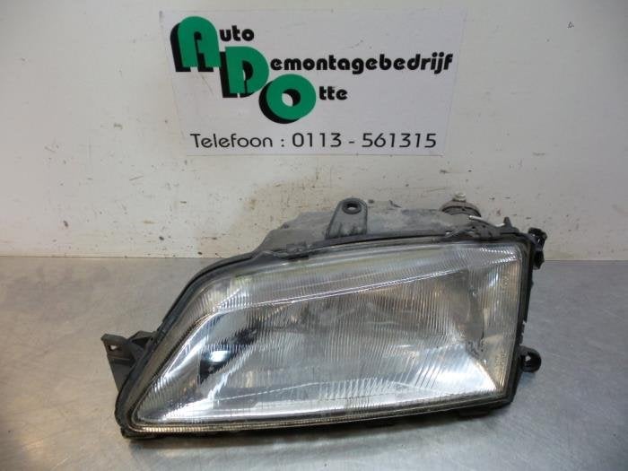 Phare gauche d'un Peugeot 306 (306 93-), -, Utilisé, -, Peugeot