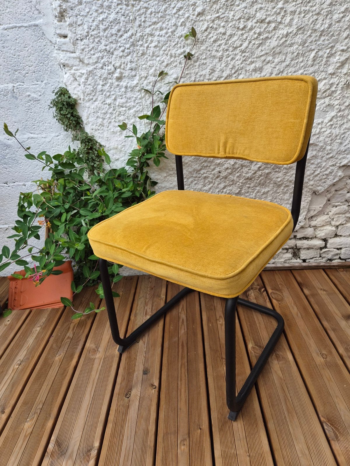 set 4 stoelen buisframe met okere zitting, Huis en Inrichting, Stoelen, Ophalen, Zwart, Zo goed als nieuw, Metaal