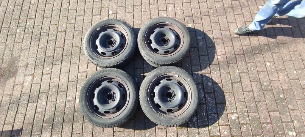 Pneus sur jantes -185/60 R15 - 84T, Autos : Pièces & Accessoires, 15 pouces, Véhicule de tourisme, 185 mm, Pneu(s)