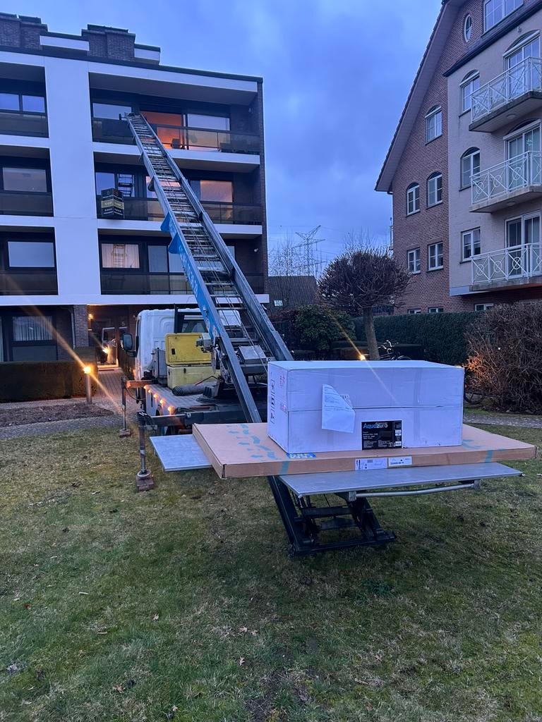 Ladderlift te huur 7 / 7, Ophalen, Zo goed als nieuw