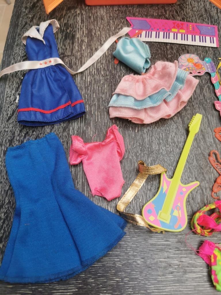 Vintage Barbie kledingkast met toebehoren, Ophalen of Verzenden, Gebruikt, Kleding