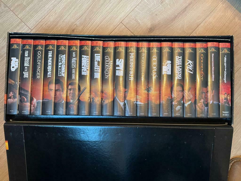 James Bond 007 collection - 19 VHS cassettes luxe box, Ophalen of Verzenden, Zo goed als nieuw