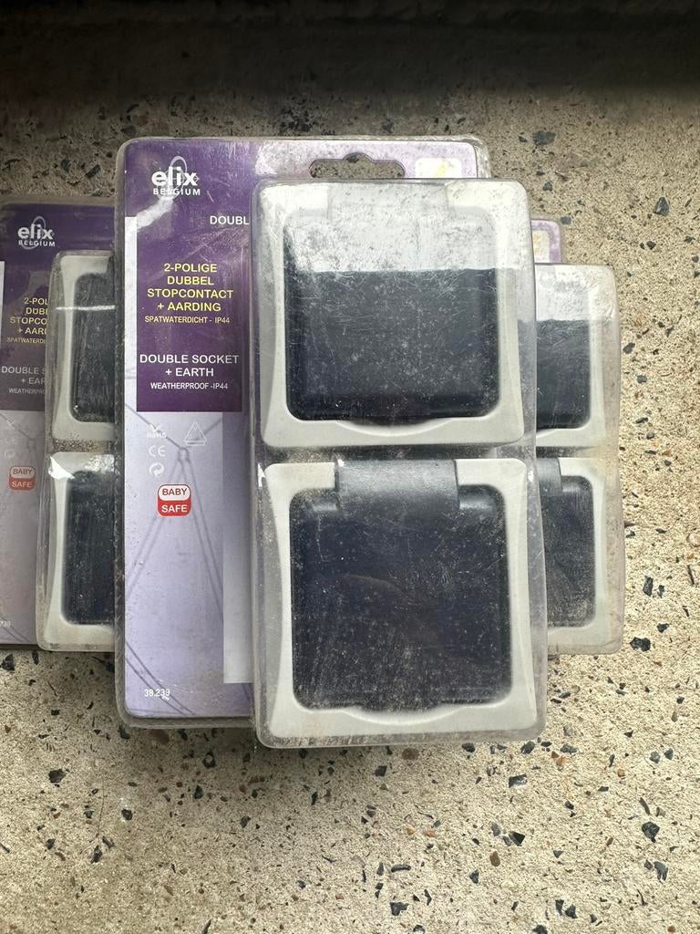 Dubbele stopcontacten voor opbouw, Ophalen, Nieuw