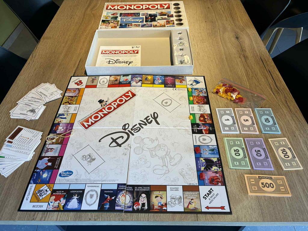 Monopoly: Disney, Hobby en Vrije tijd, Vijf spelers of meer, Ophalen of Verzenden, Zo goed als nieuw, HASBRO
