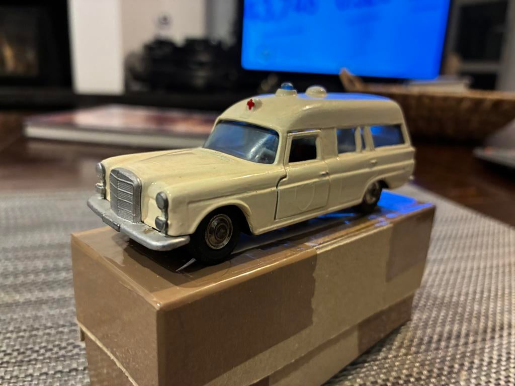 Mercedes k6 ambulance matchbox king size, Ophalen, Gebruikt, Auto, Matchbox