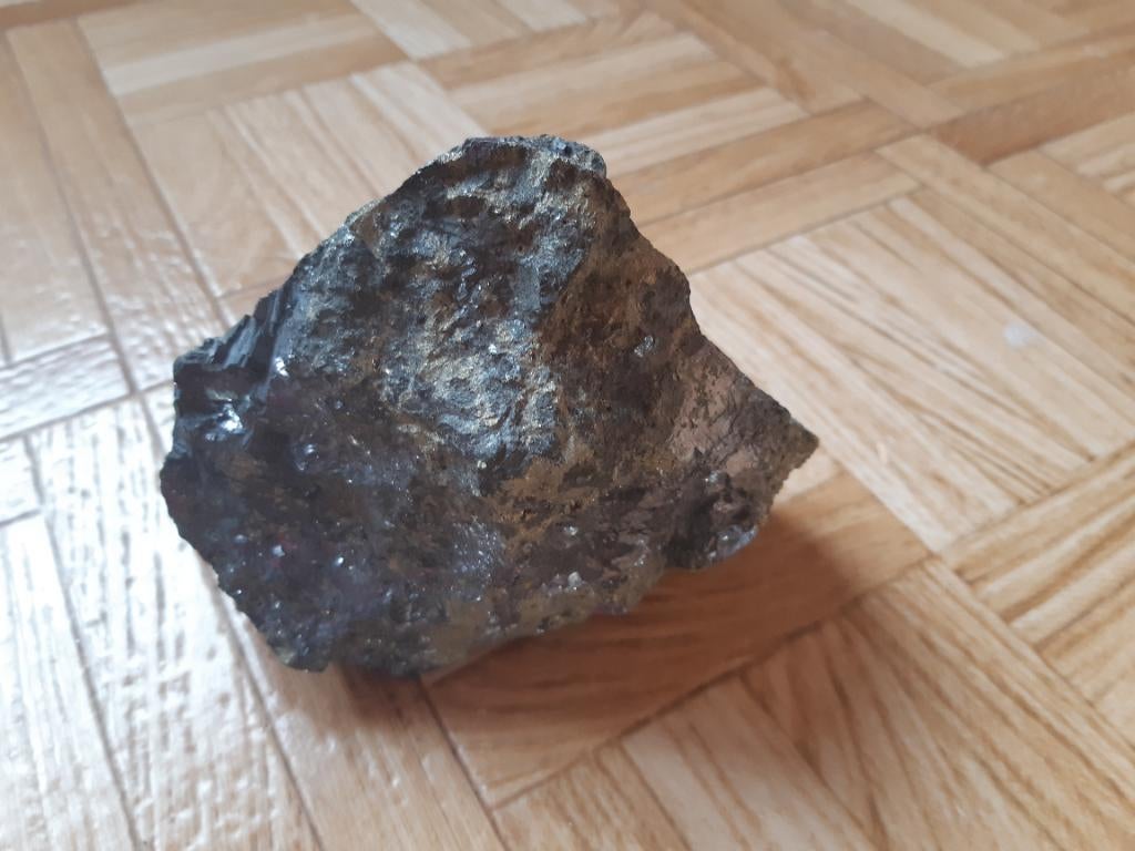 Pyriet met ruwe hematiet steen, Ophalen